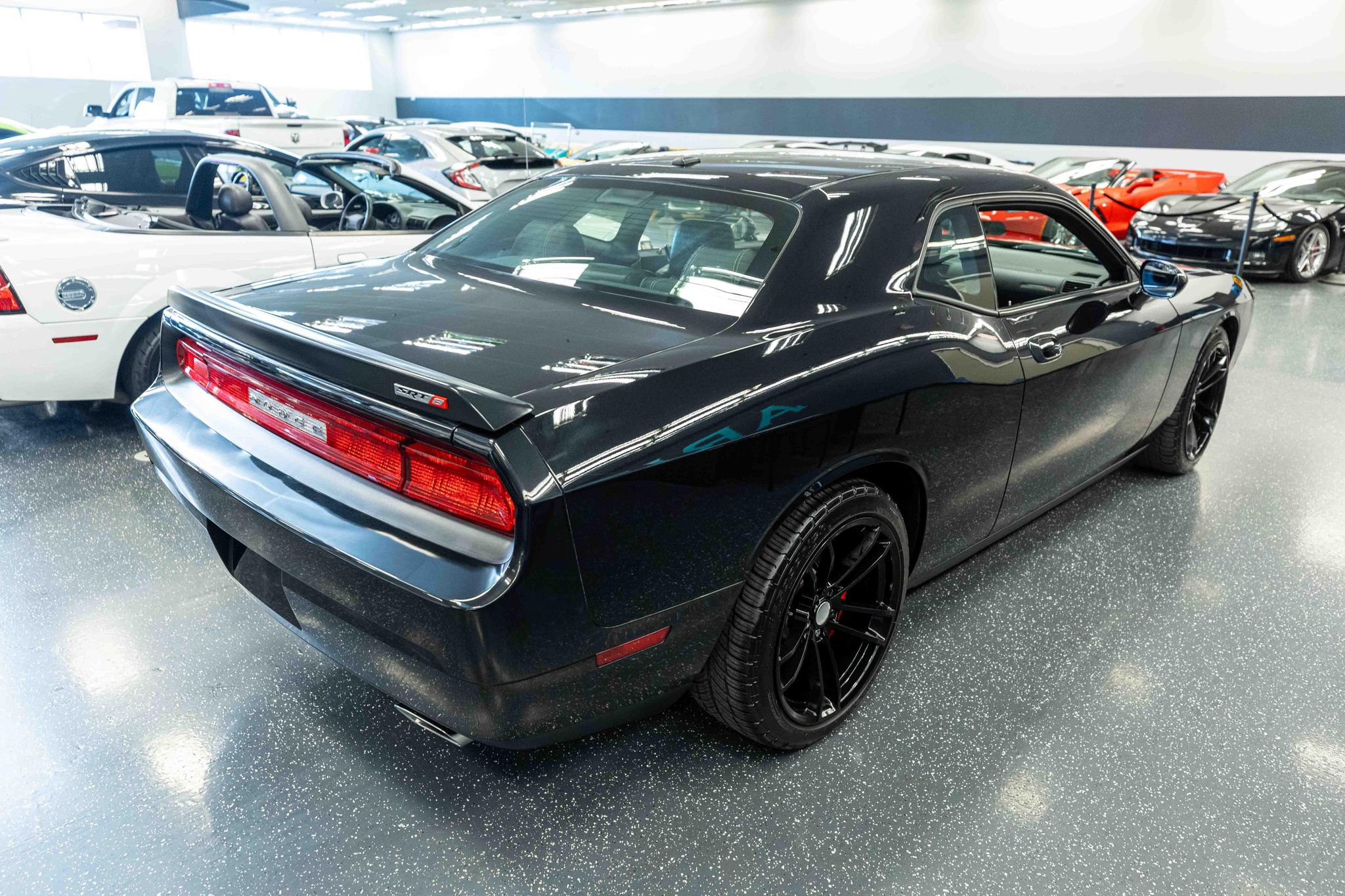 Used 2010 Dodge Challenger SRT8 RWD image 6