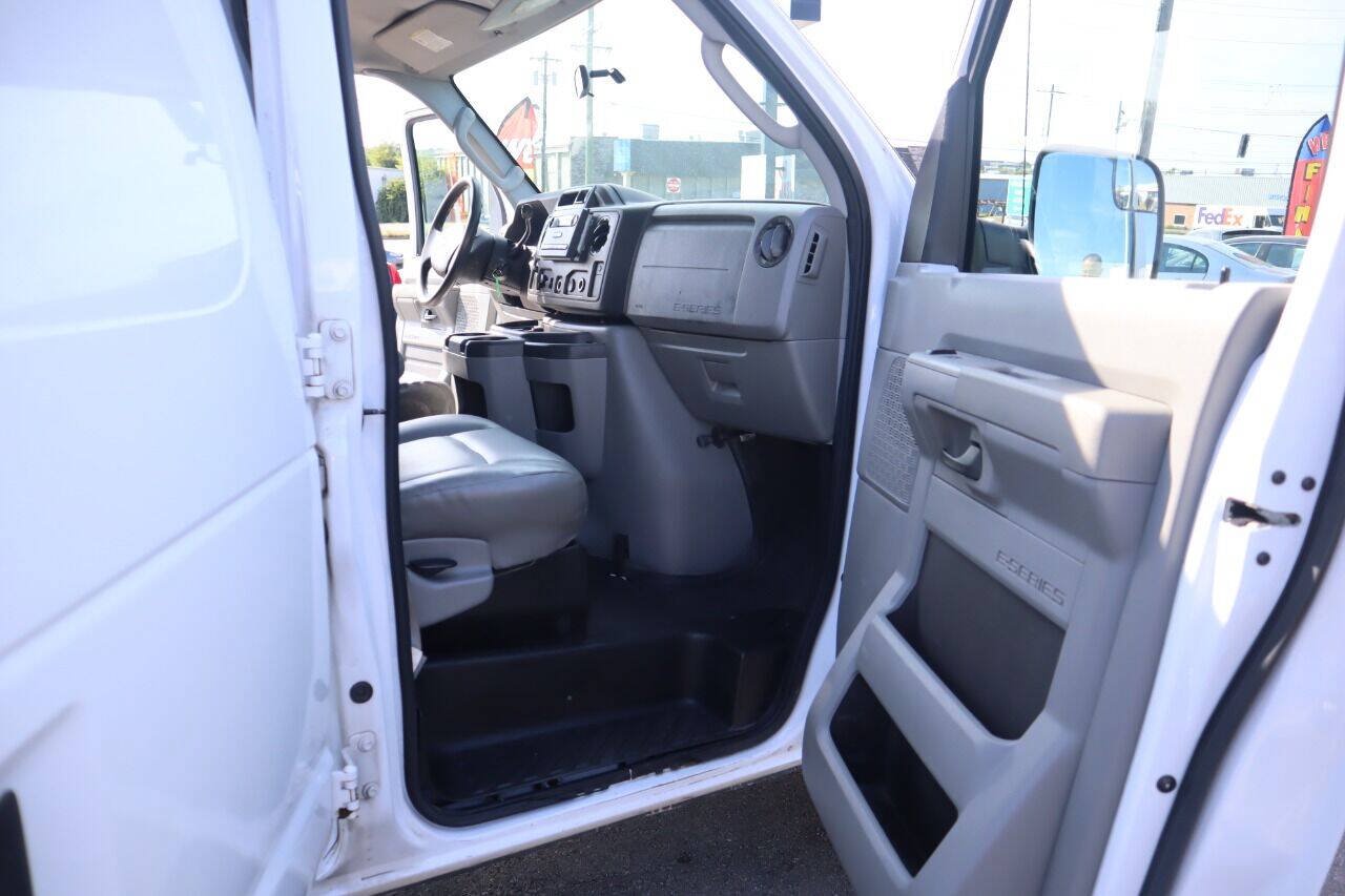 Used 2011 Ford E-250 and Econoline 250 w/ PWR Group RWD image 29