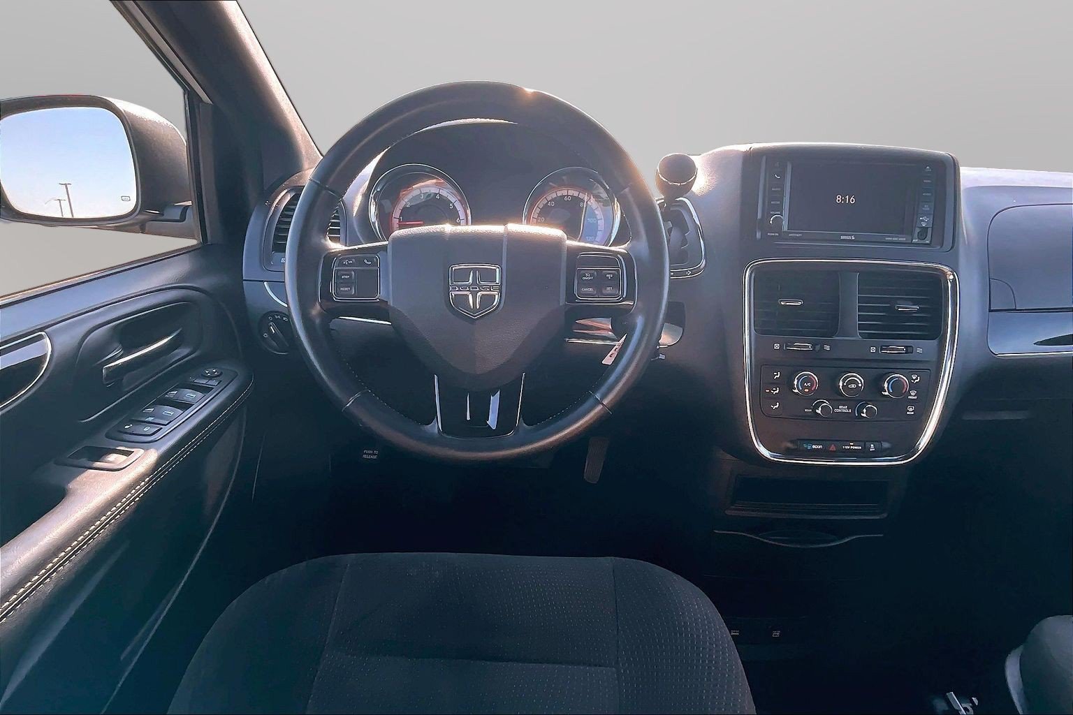 Used 2017 Dodge Grand Caravan SE FWD image 5
