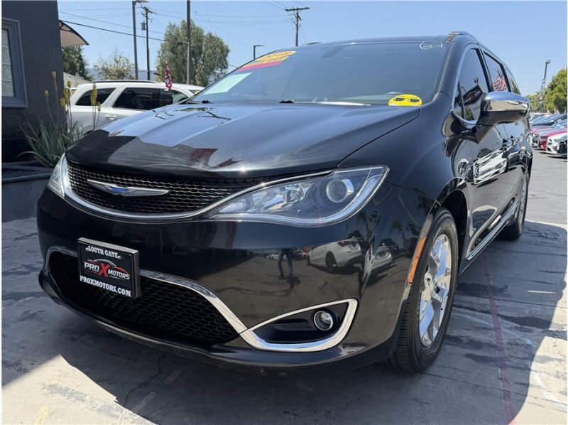 Used 2018 Chrysler Pacifica Limited FWD image 43