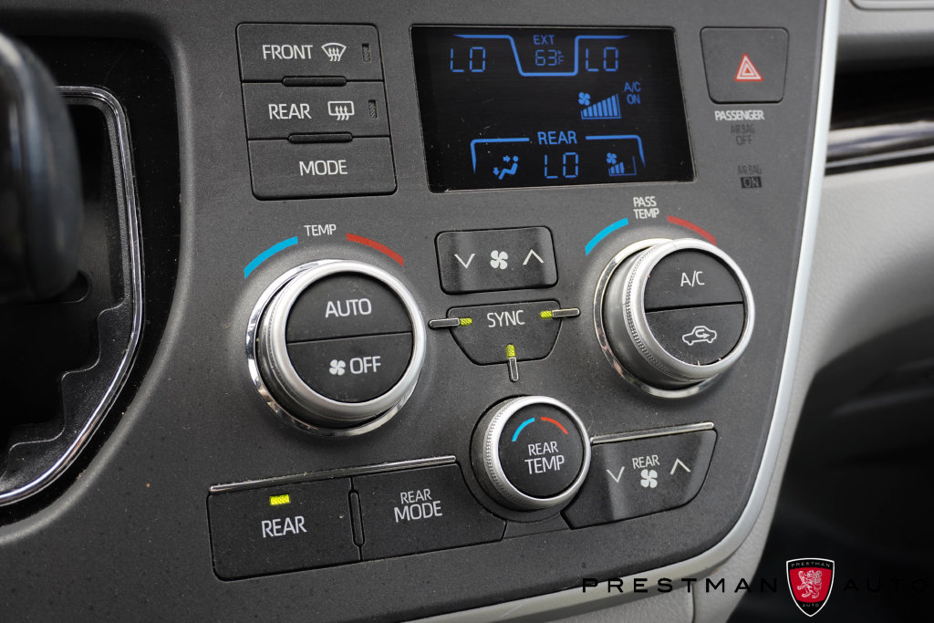 Used 2020 Toyota Sienna XLE w/ XLE Navigation Package FWD image 33