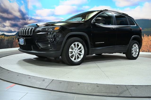 Used 2019 Jeep Cherokee Latitude w/ Cold Weather Group image 3