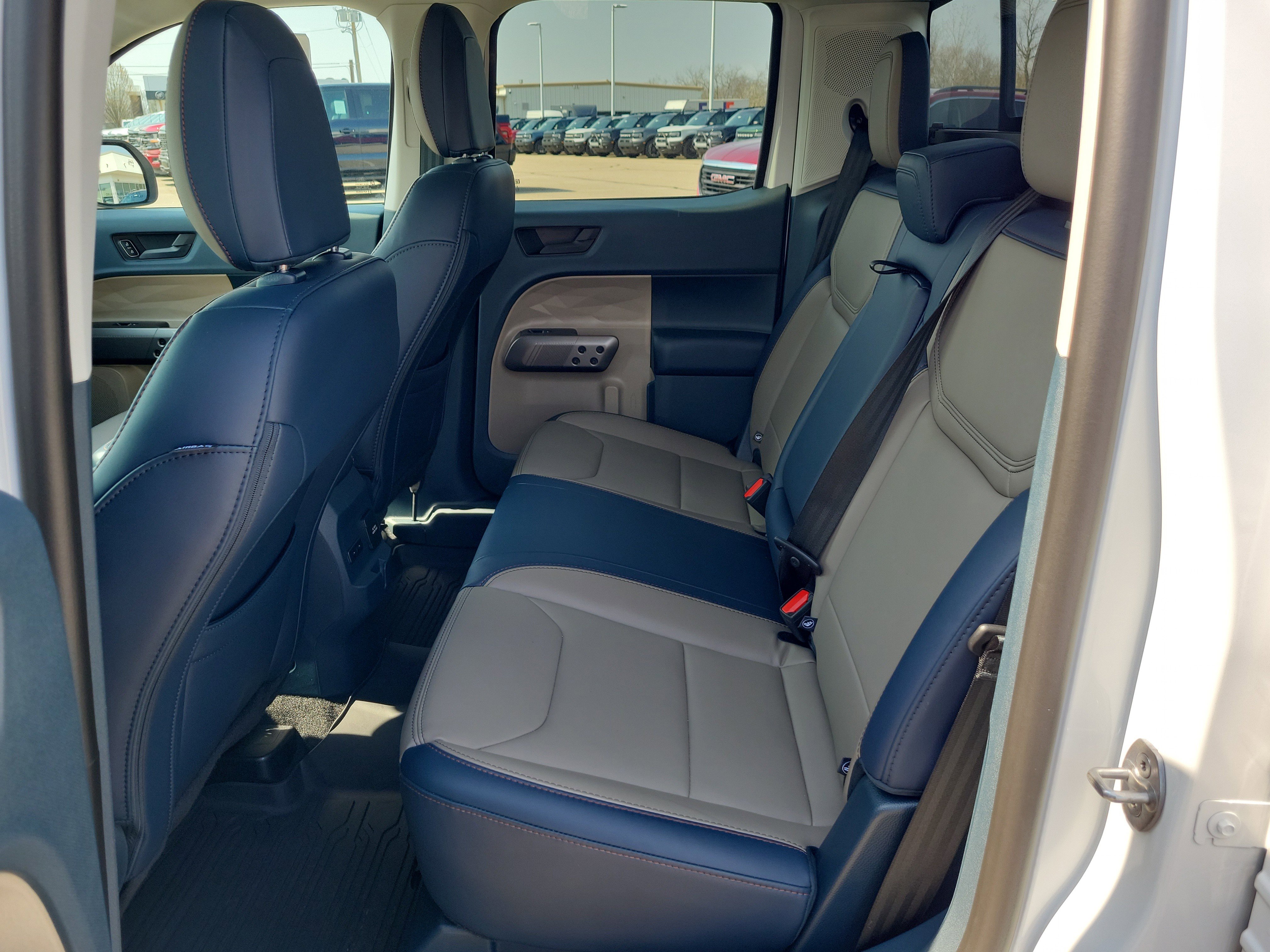 Used 2025 Ford Maverick Lariat image 12