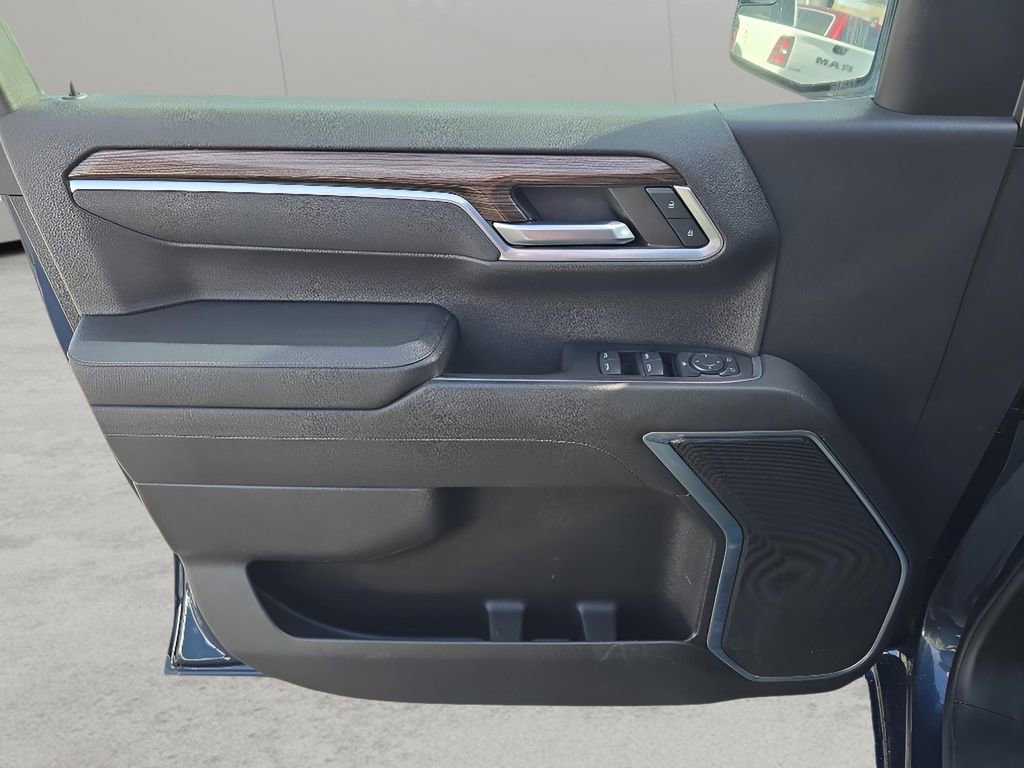 Used 2022 Chevrolet Silverado 1500 LT AWD/4WD image 10