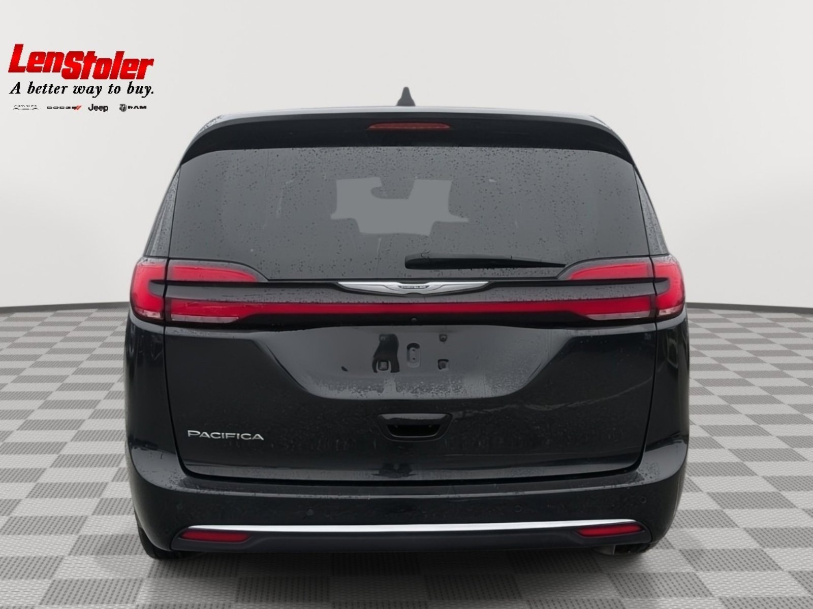 Used 2023 Chrysler Pacifica Touring-L image 4