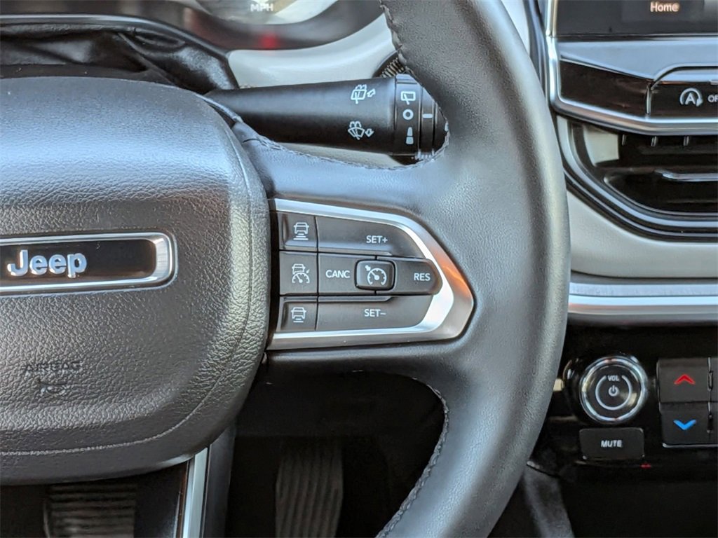 Used 2025 Jeep Compass Limited image 19