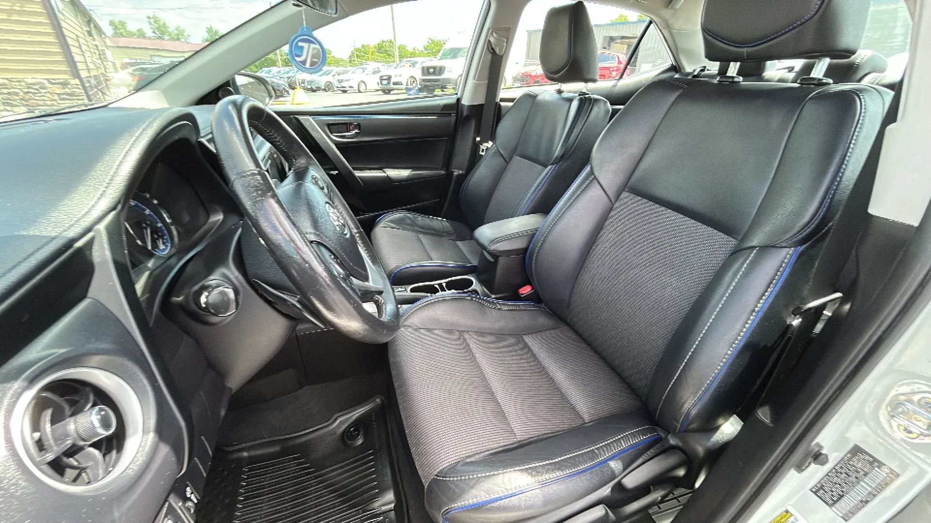 Used 2017 Toyota Corolla SE FWD image 5