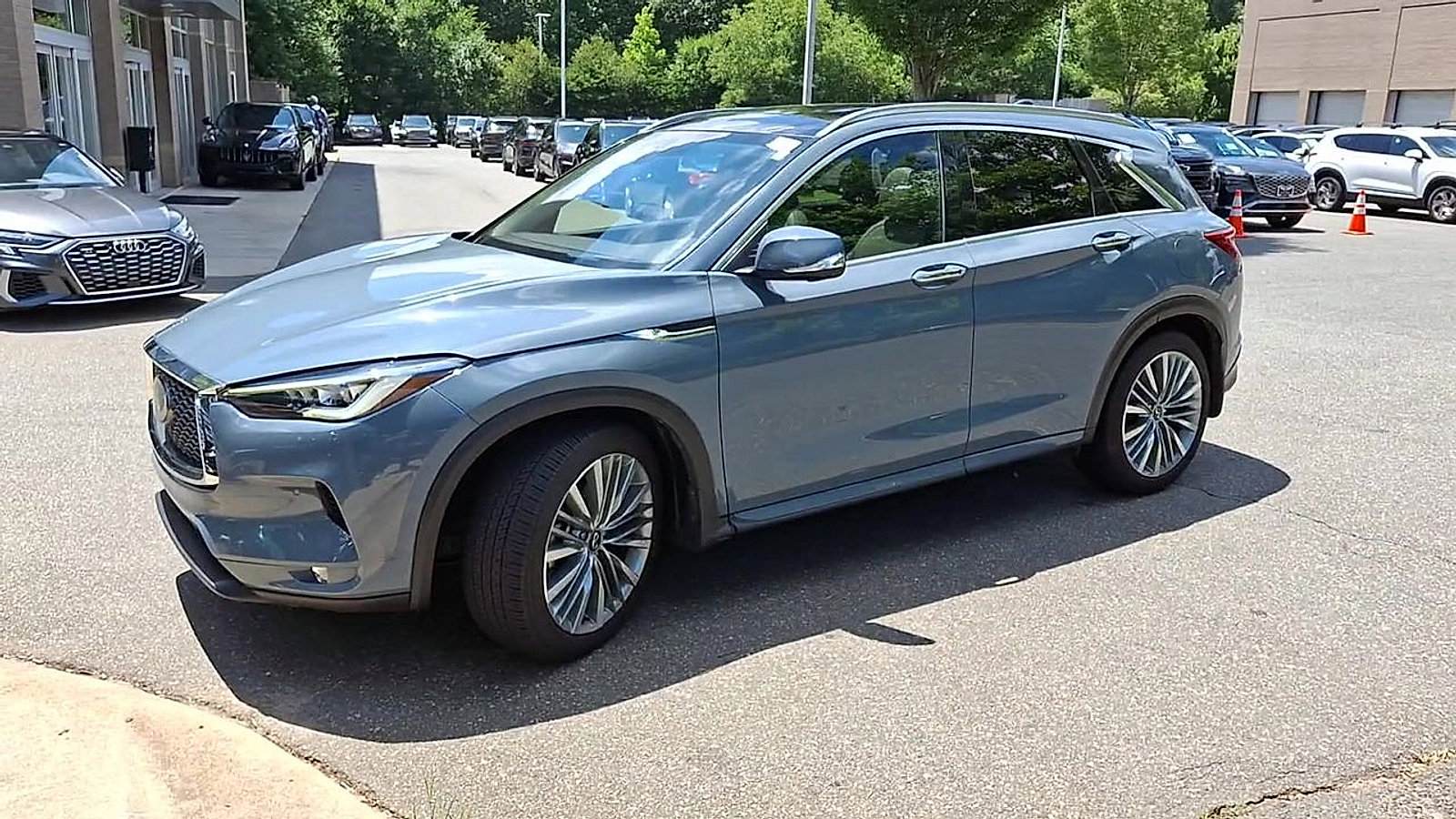 Used 2024 INFINITI QX50 Sensory image 4
