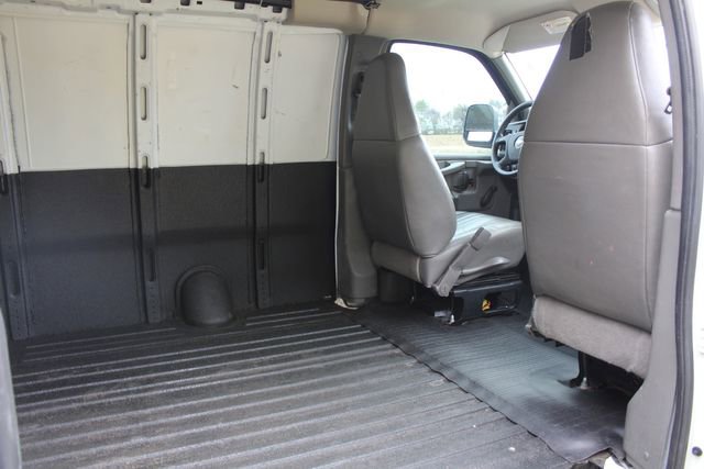 Used 2009 Chevrolet Express 2500 image 19