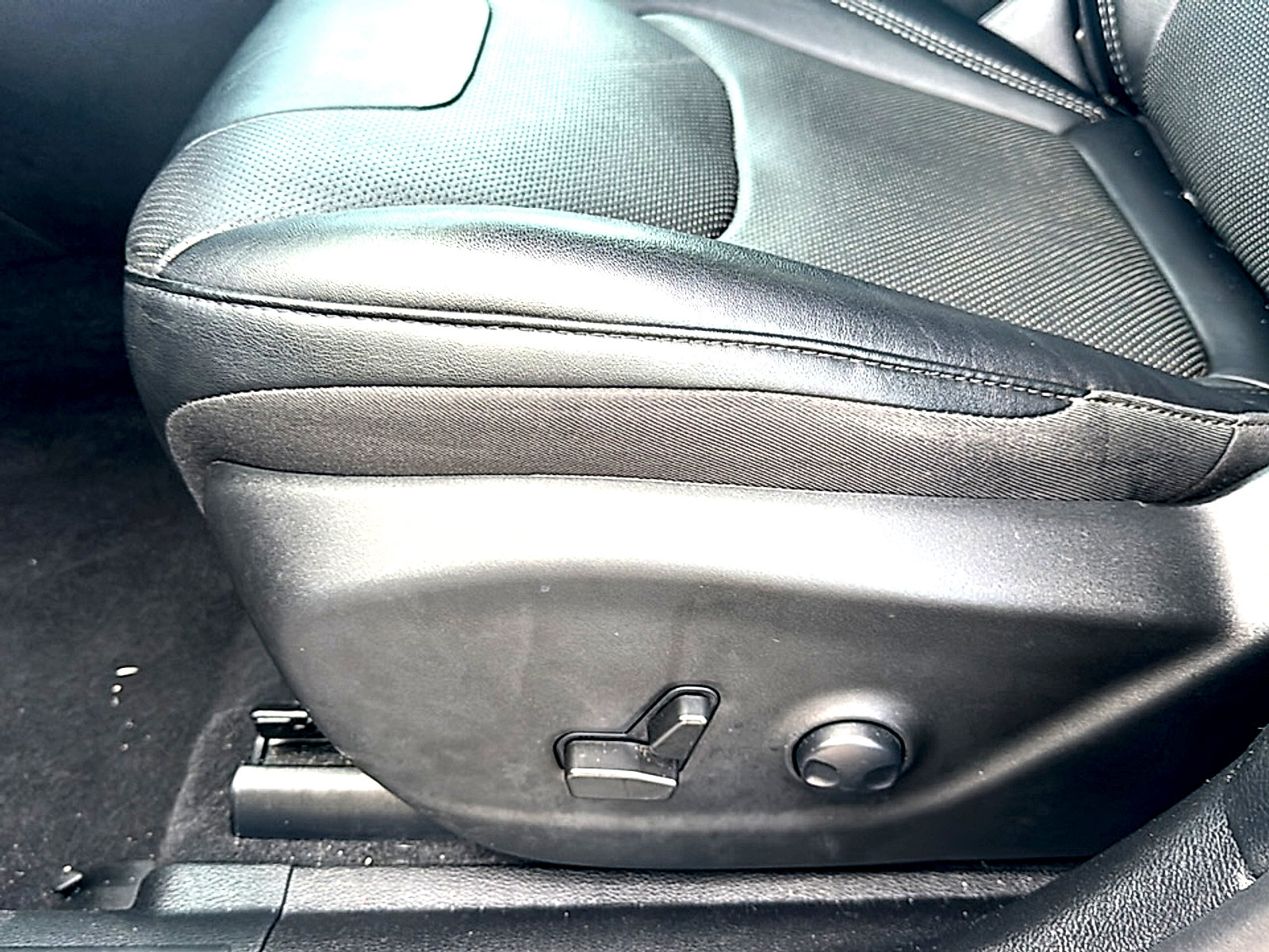 Used 2022 Jeep Cherokee Limited w/ Elite Package image 15