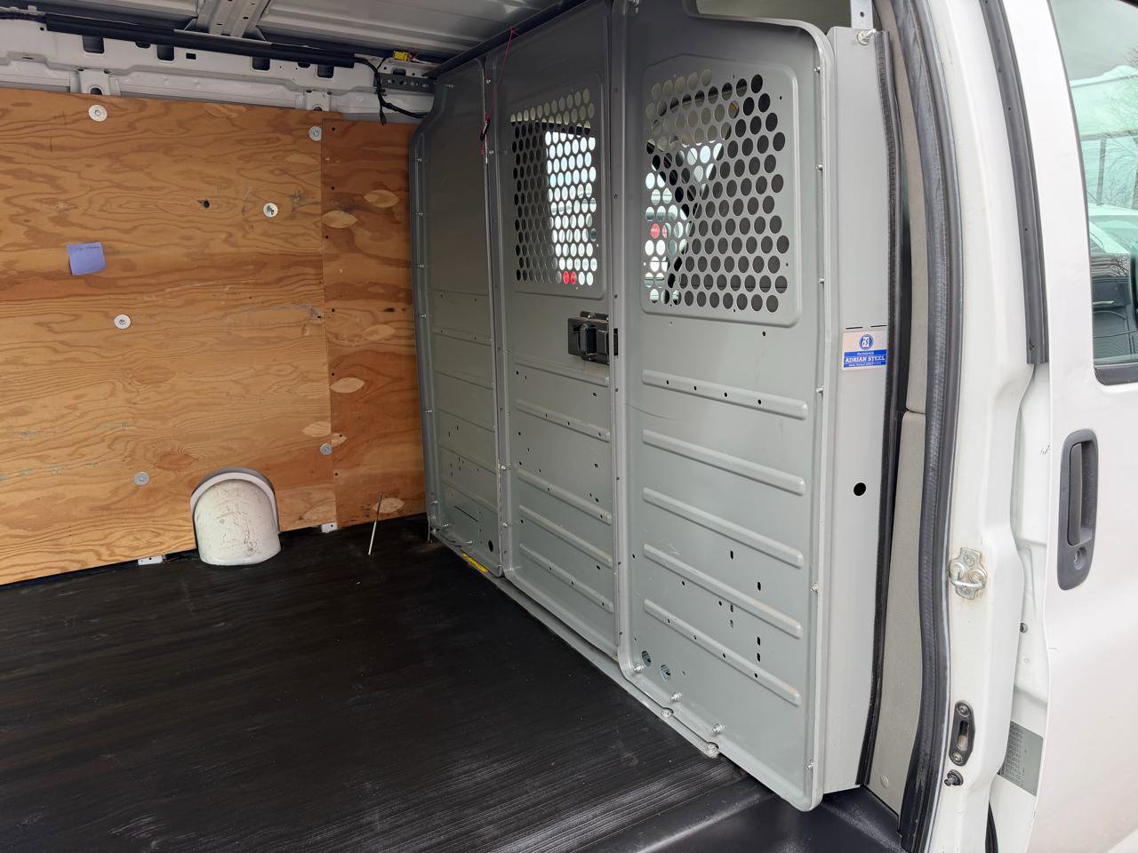 Used 2011 Chevrolet Express 1500 AWD image 22