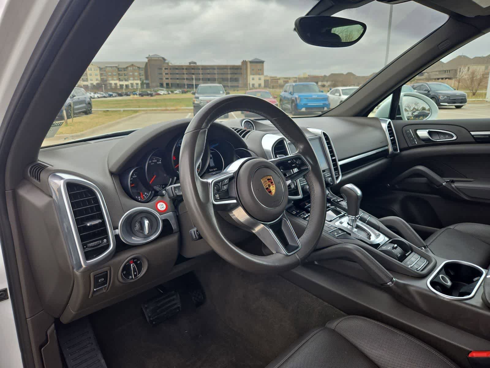 Used 2017 Porsche Cayenne AWD/4WD image 2