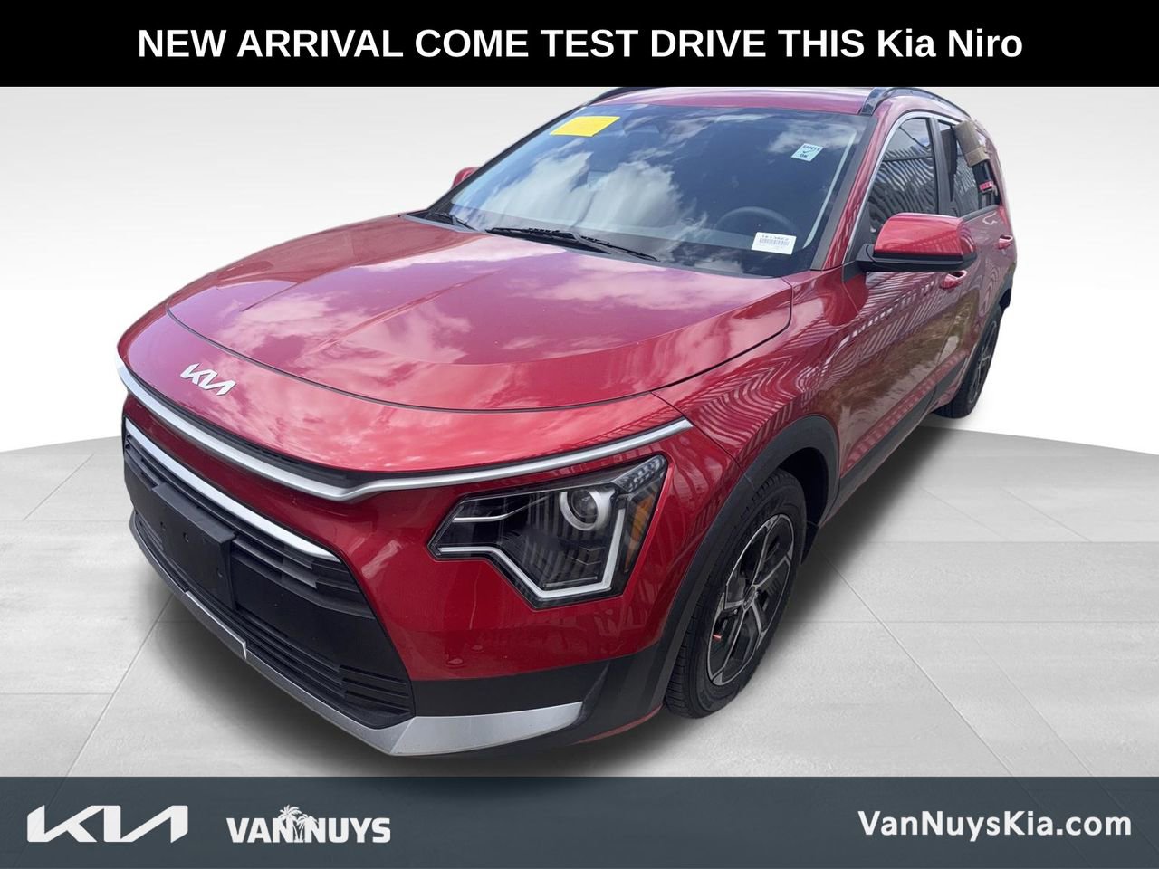 Used 2023 Kia Niro LX FWD image 1