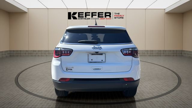 Used 2024 Jeep Compass Sport image 4