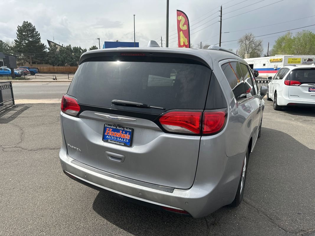 Used 2018 Chrysler Pacifica Touring-L FWD image 15