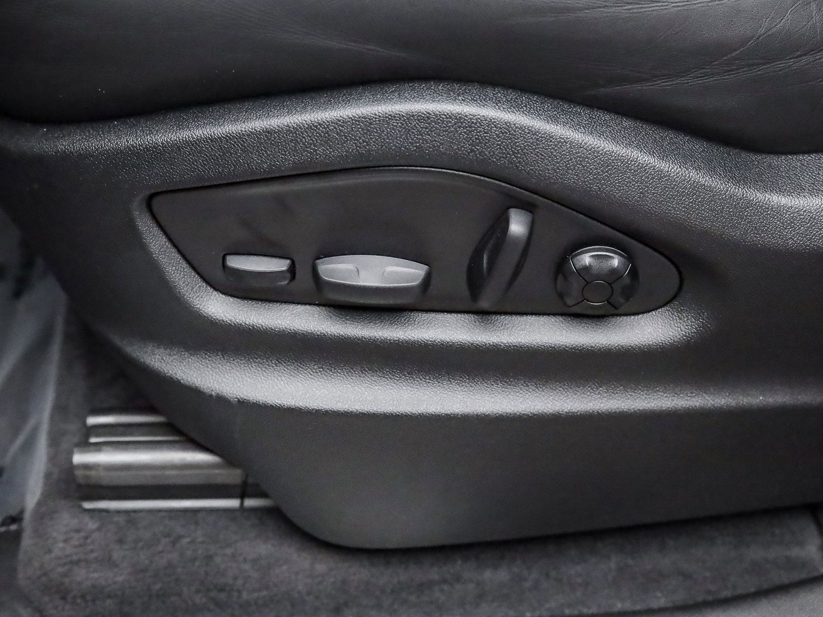 Certified 2025 Porsche Cayenne S image 26