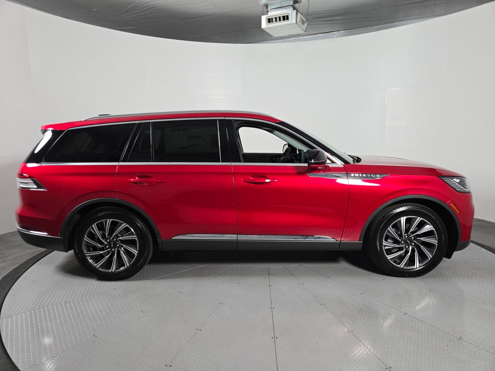 New 2026 Lincoln Aviator 2WD image 3