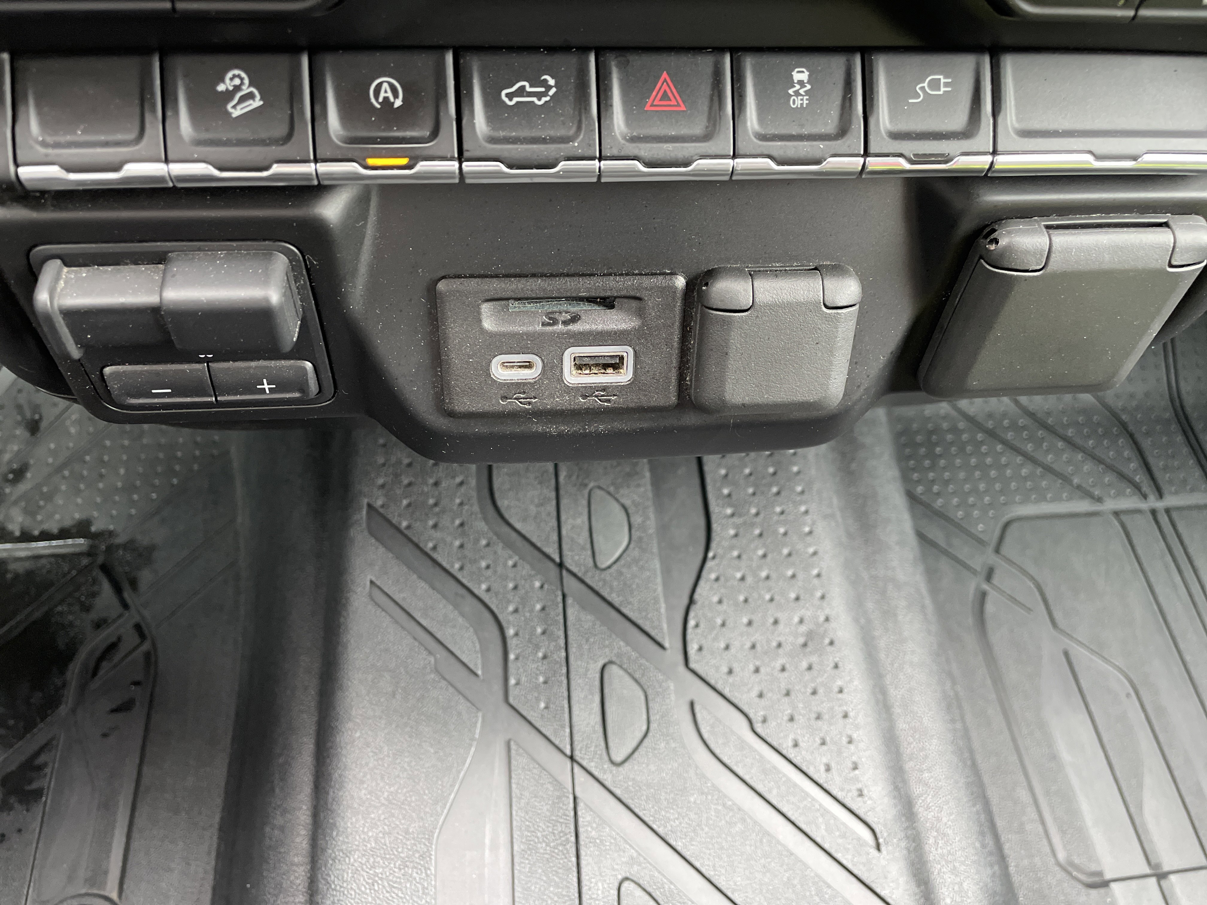 Used 2019 Chevrolet Silverado 1500 LTZ image 30