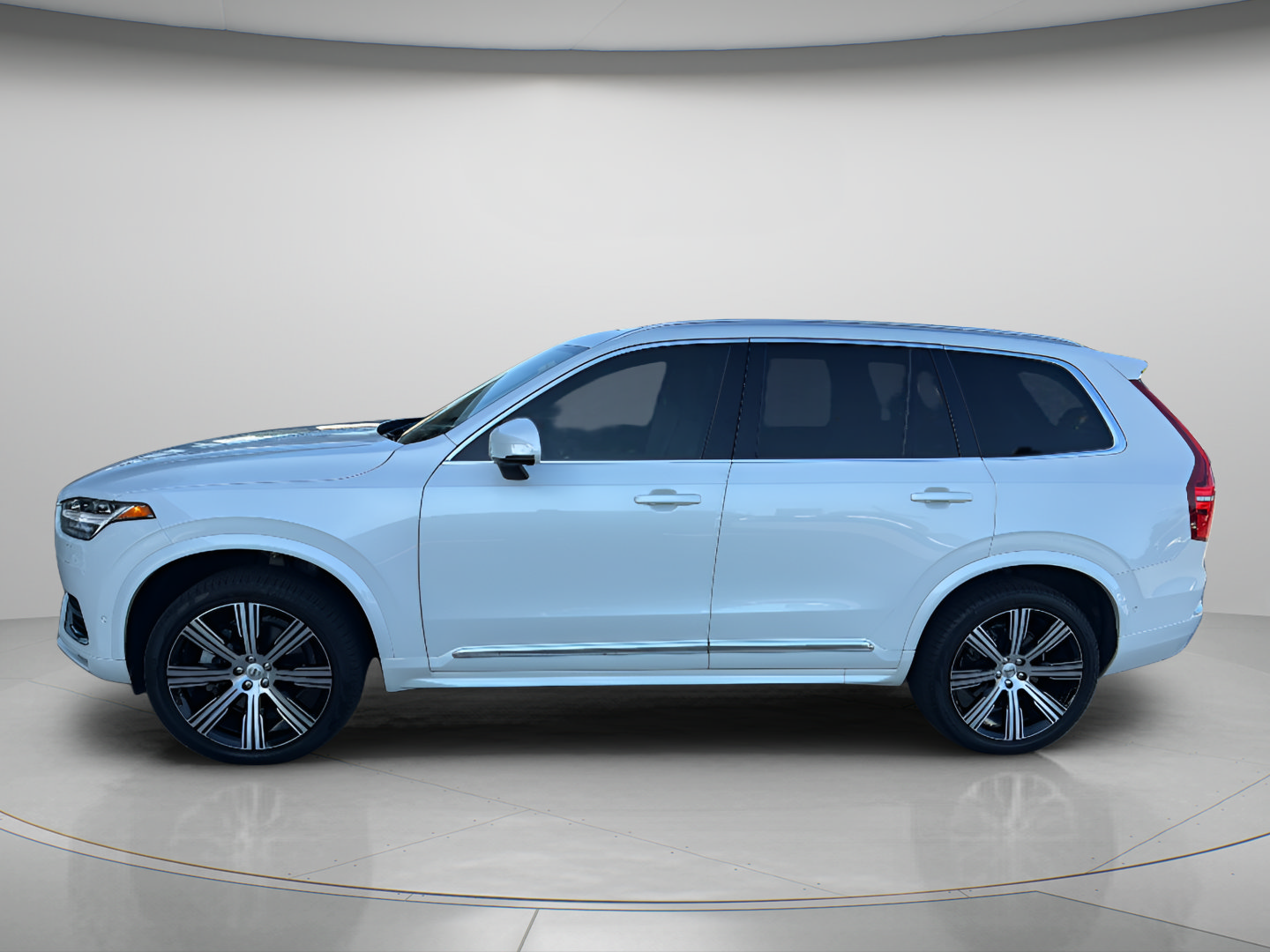 Used 2025 Volvo XC90 B6 Ultra w/ Protection Package AWD/4WD image 11