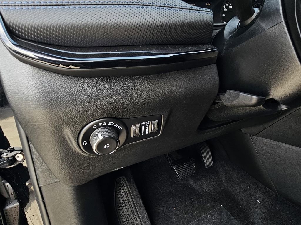 New 2026 Jeep Compass Latitude image 14