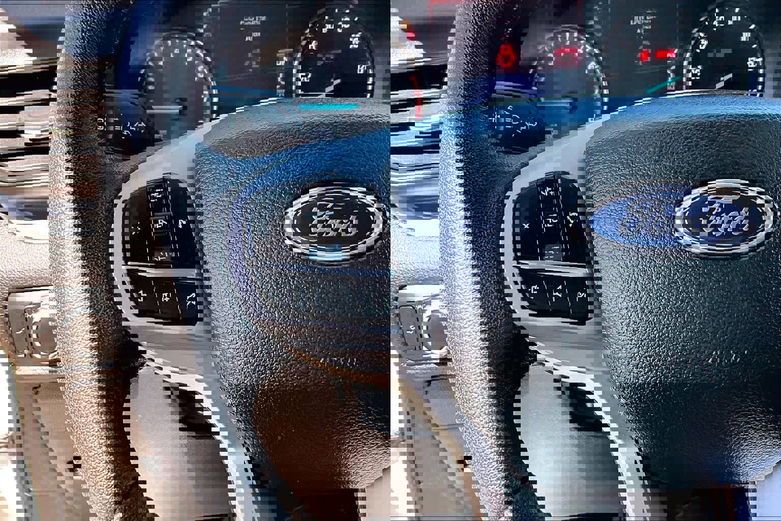 Used 2023 Ford Explorer XLT image 23