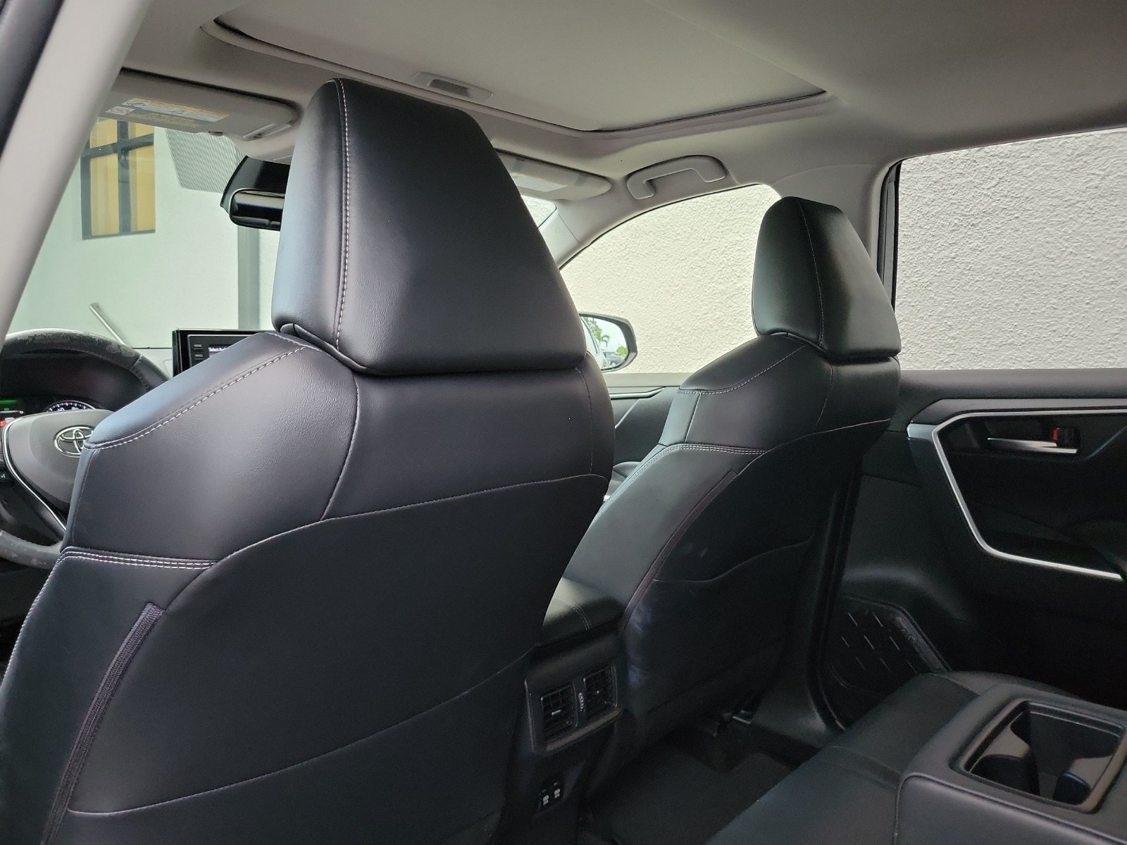 Used 2019 Toyota RAV4 XLE Premium FWD image 12