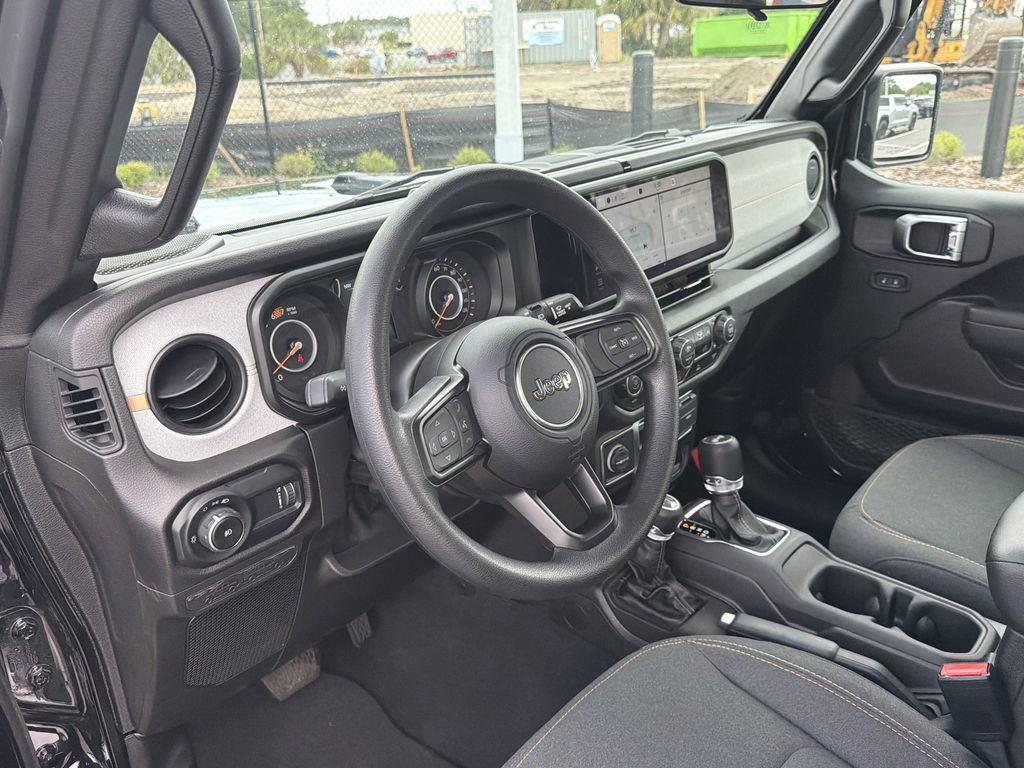 Used 2025 Jeep Wrangler Sport AWD/4WD image 15
