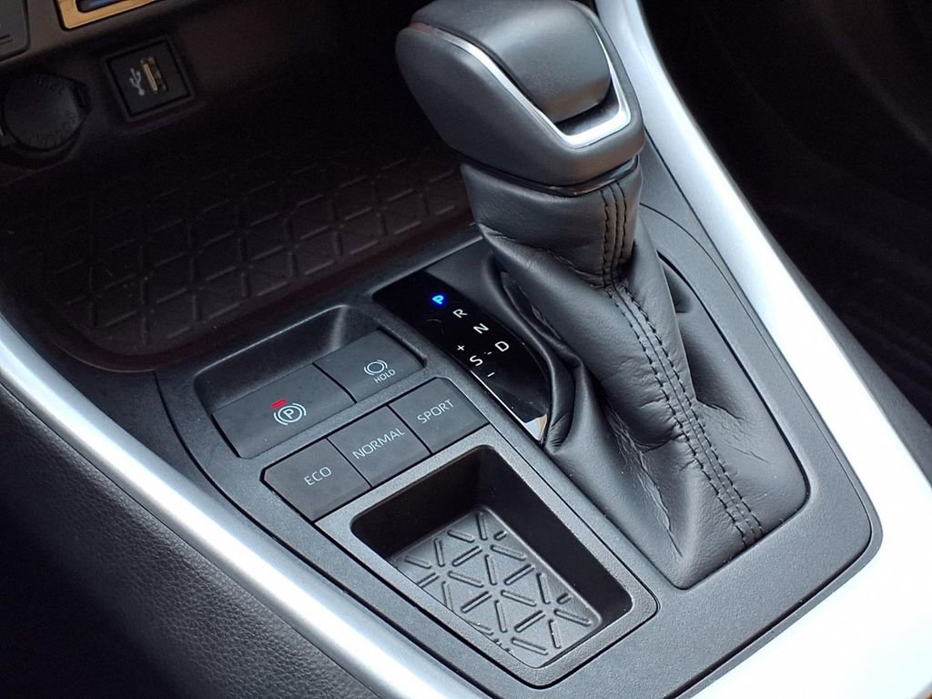 Used 2025 Toyota RAV4 Limited FWD image 18
