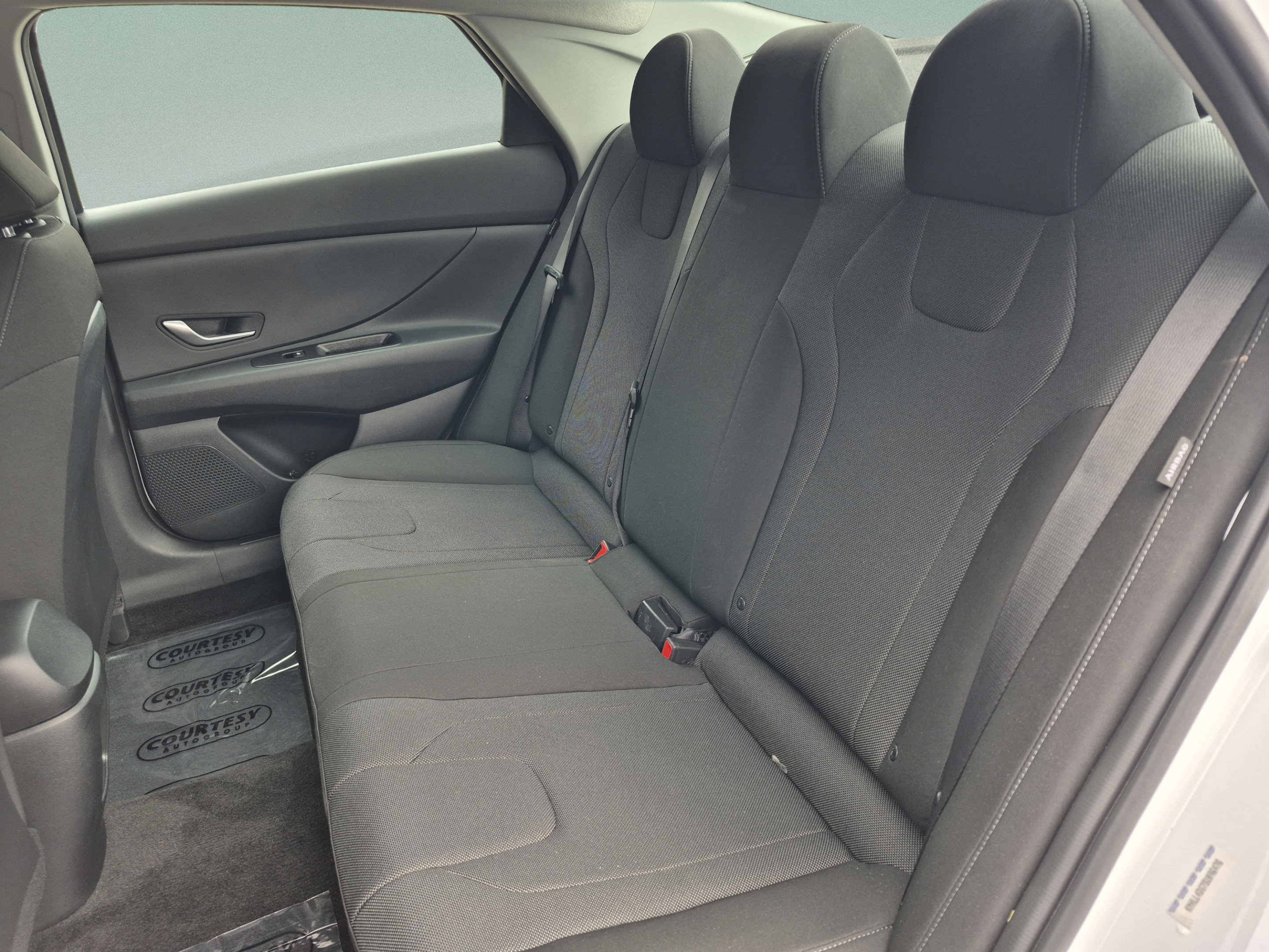 Used 2025 Hyundai Elantra SE FWD image 16