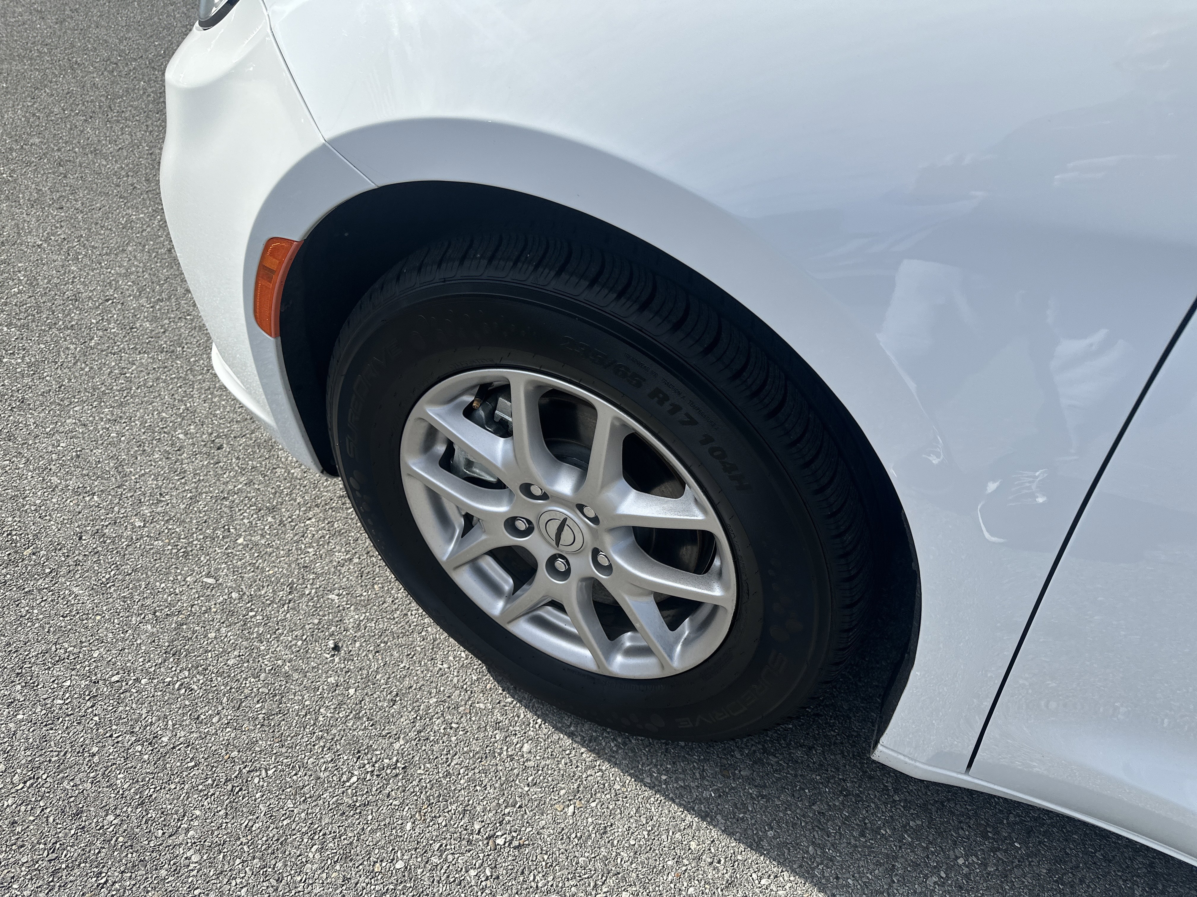 Used 2024 Chrysler Pacifica Touring-L image 11