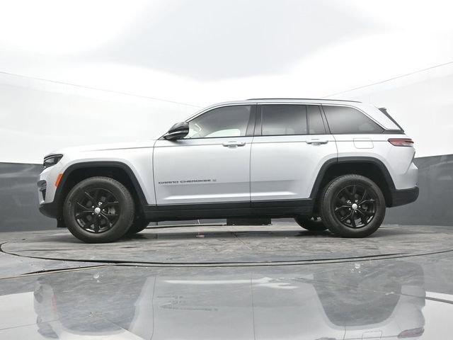Used 2022 Jeep Grand Cherokee Limited image 55