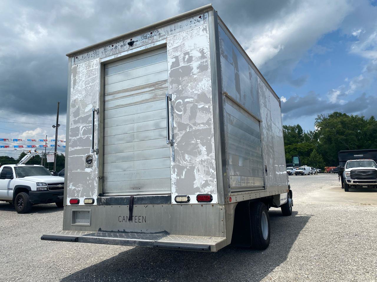 Used 2015 Chevrolet Express 4500 RWD image 4