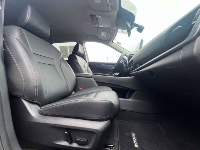 Used 2025 Nissan Rogue SL image 24