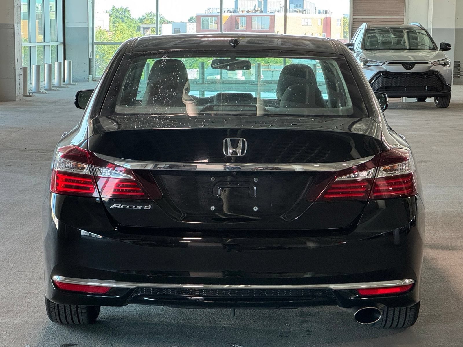 Used 2017 Honda Accord EX-L image 9