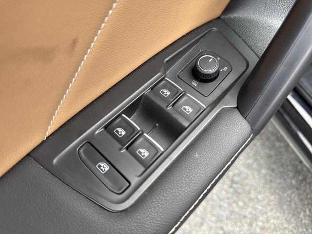 Used 2024 Volkswagen Tiguan SE w/ Panoramic Sunroof Package AWD/4WD image 28