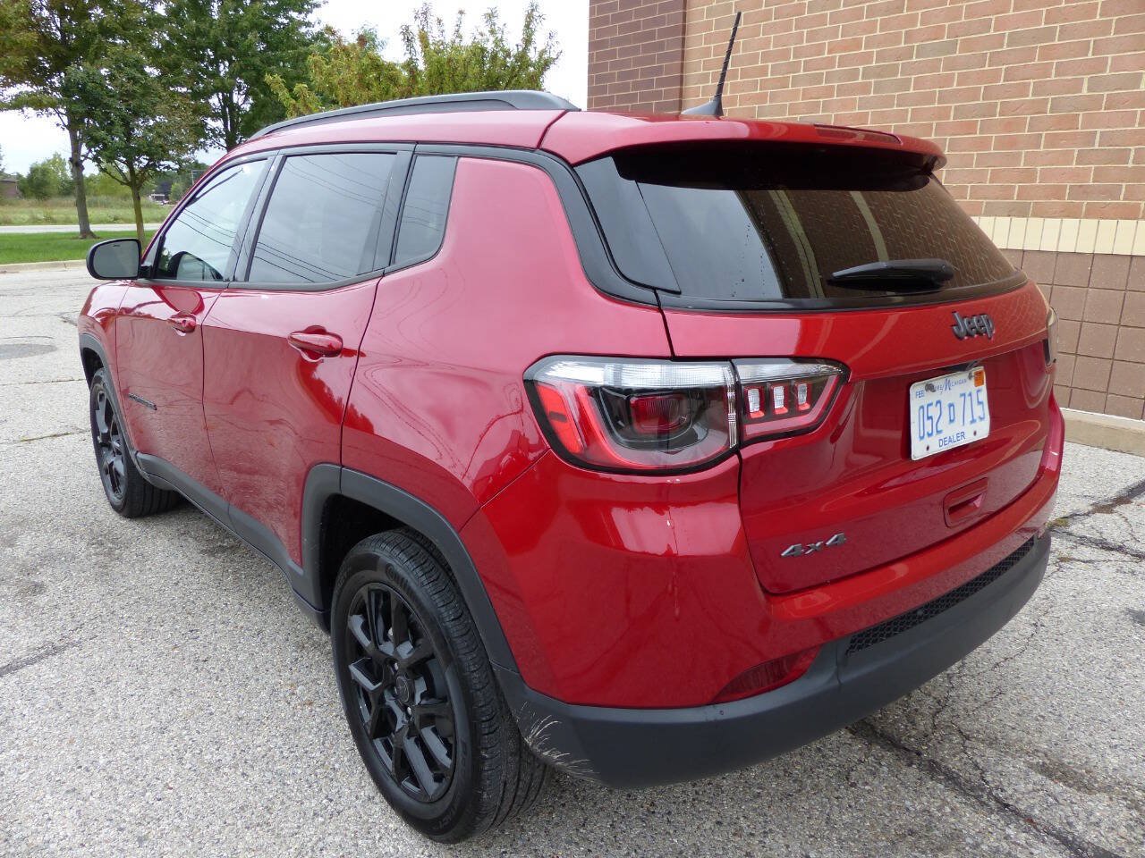 Used 2026 Jeep Compass Latitude AWD/4WD image 6