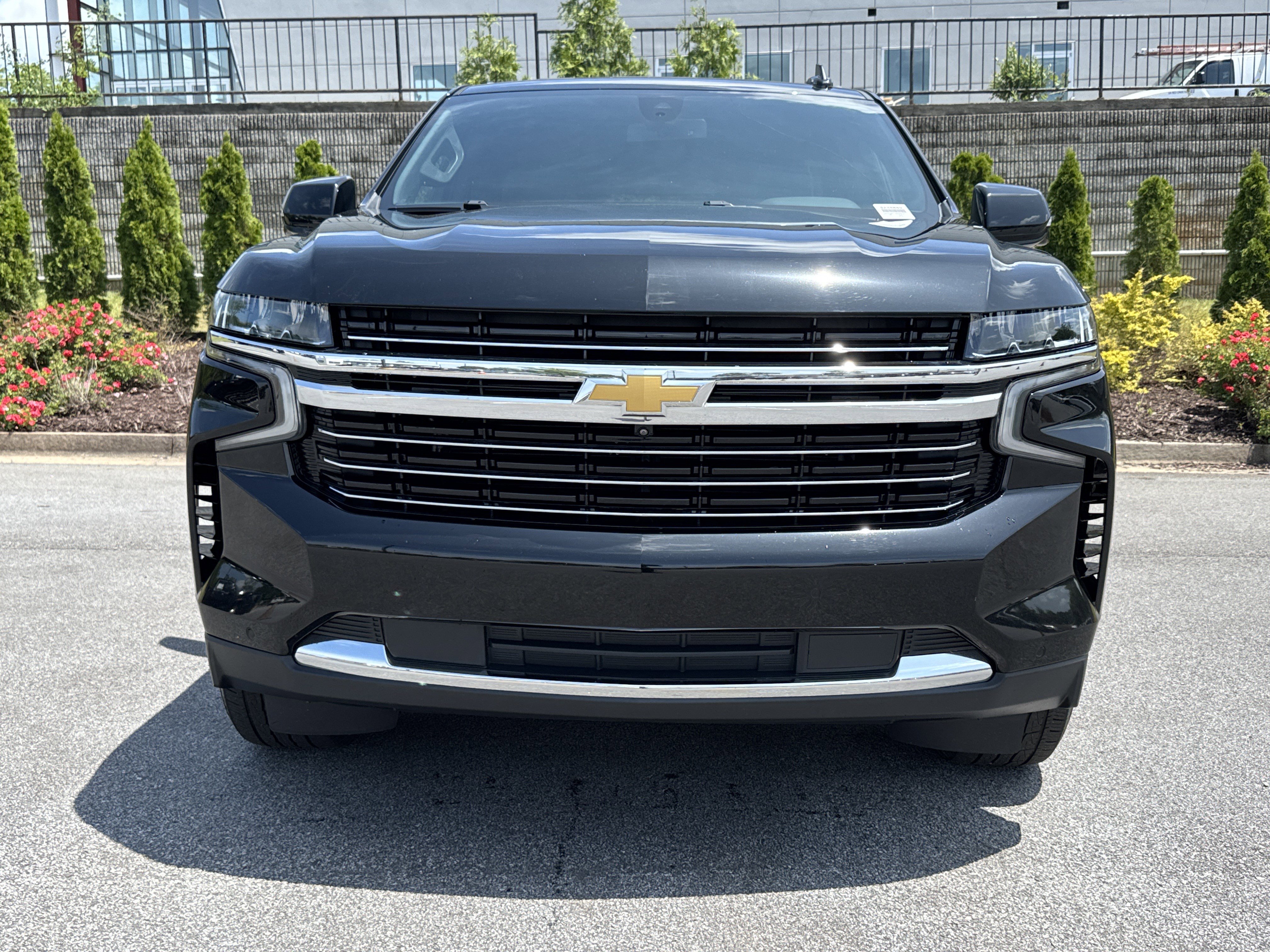 Used 2022 Chevrolet Tahoe LT w/ Luxury Package AWD/4WD image 3