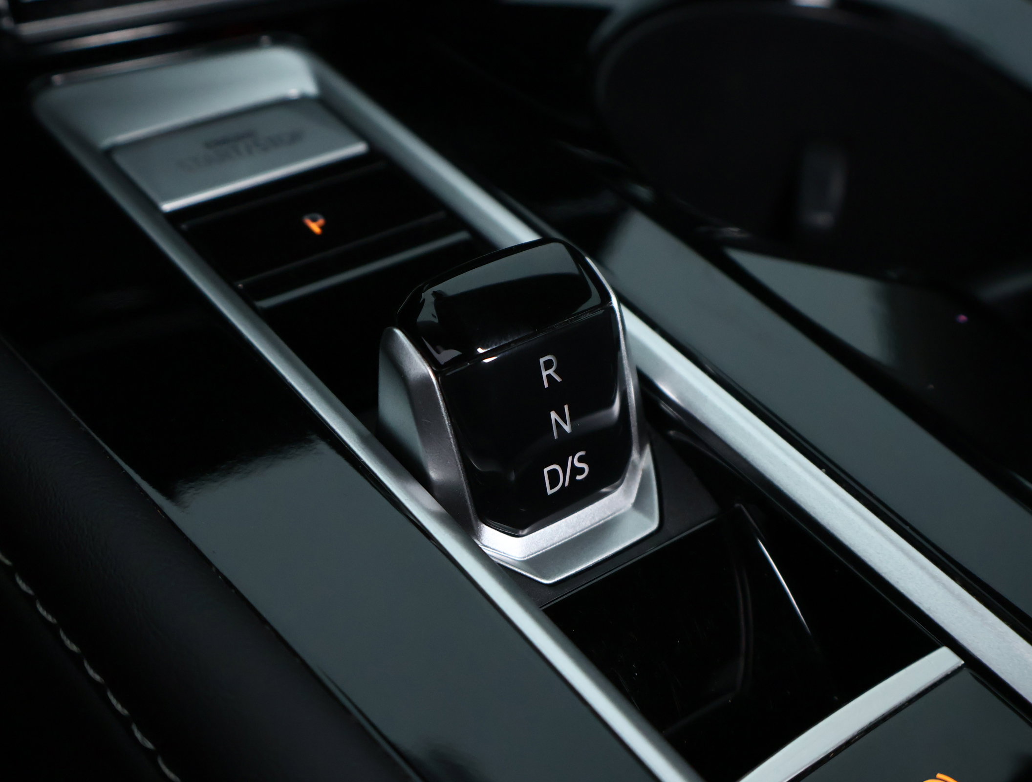 Used 2025 Volkswagen Atlas SE image 19