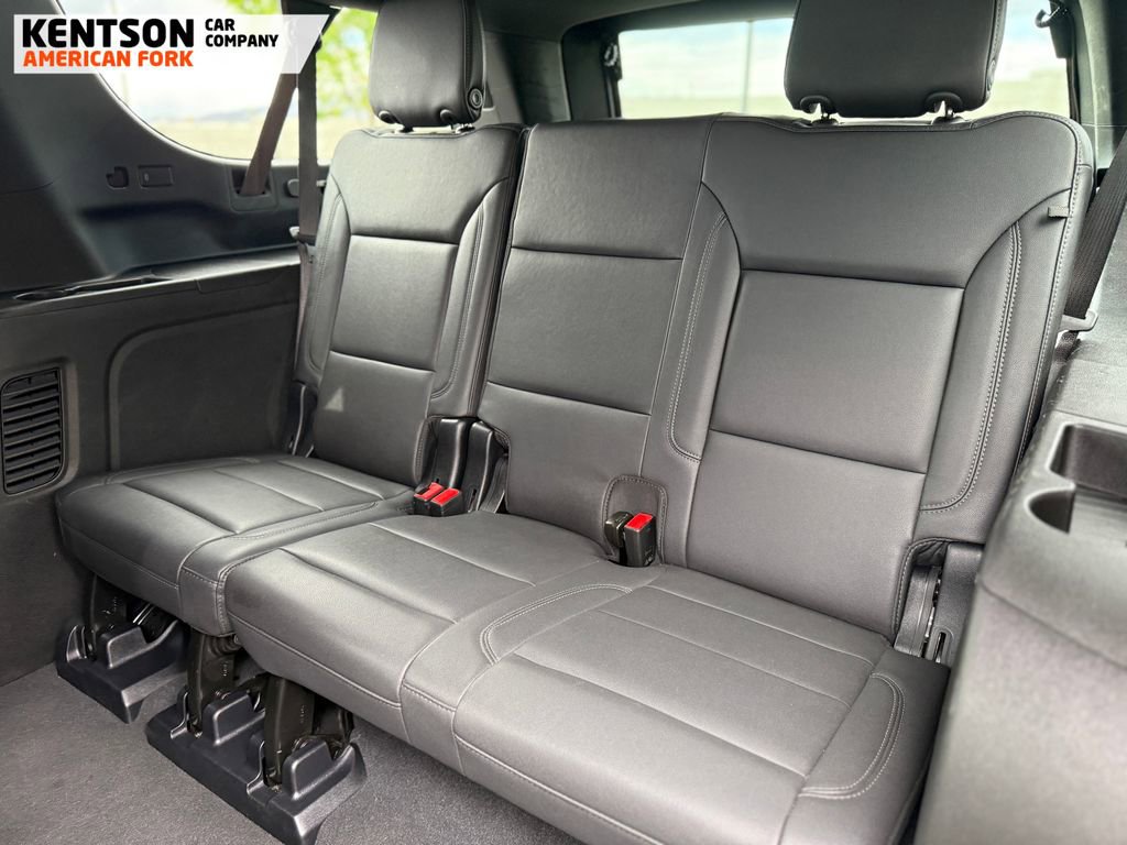 Used 2025 Chevrolet Suburban Z71 AWD/4WD image 39