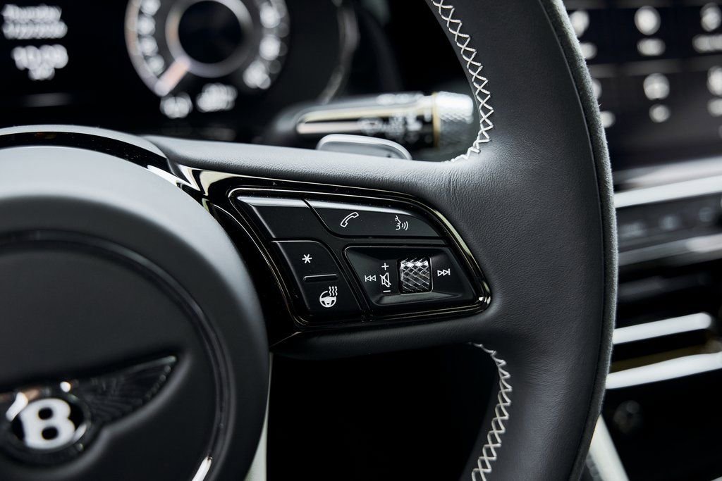 Used 2025 Bentley Flying Spur Plug-In Hybrid image 67