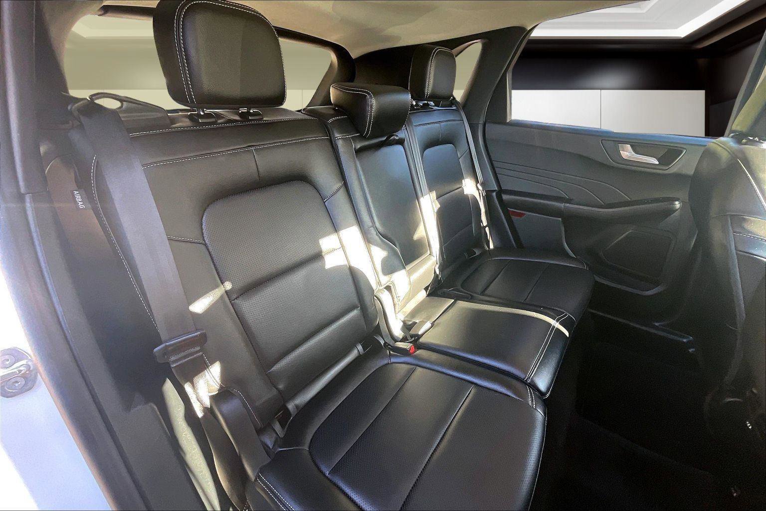 Used 2022 Ford Escape Titanium w/ Class II Trailer Tow Package image 29