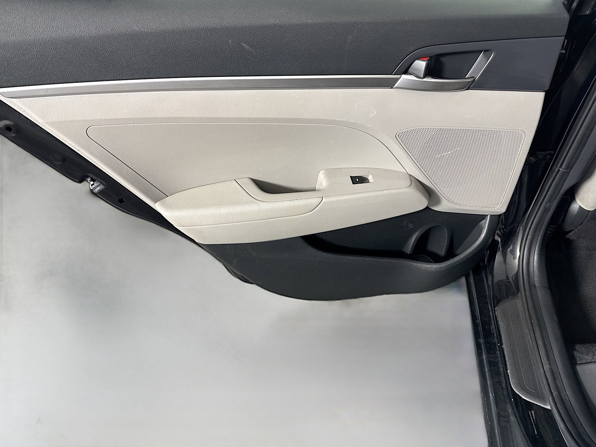Used 2020 Hyundai Elantra SE FWD image 25