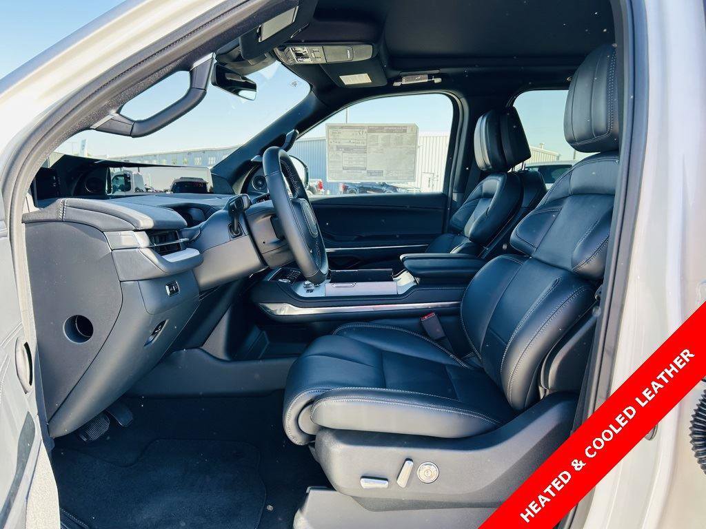 New 2025 Lincoln Navigator Reserve w/ Jet Appearance Package image 3