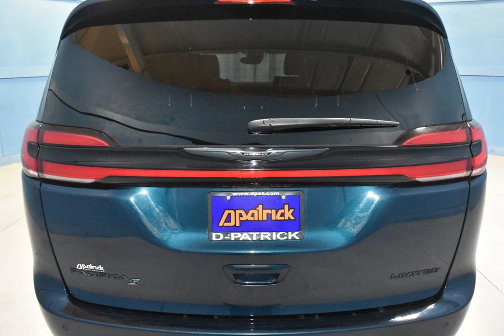 Used 2025 Chrysler Pacifica Limited image 28