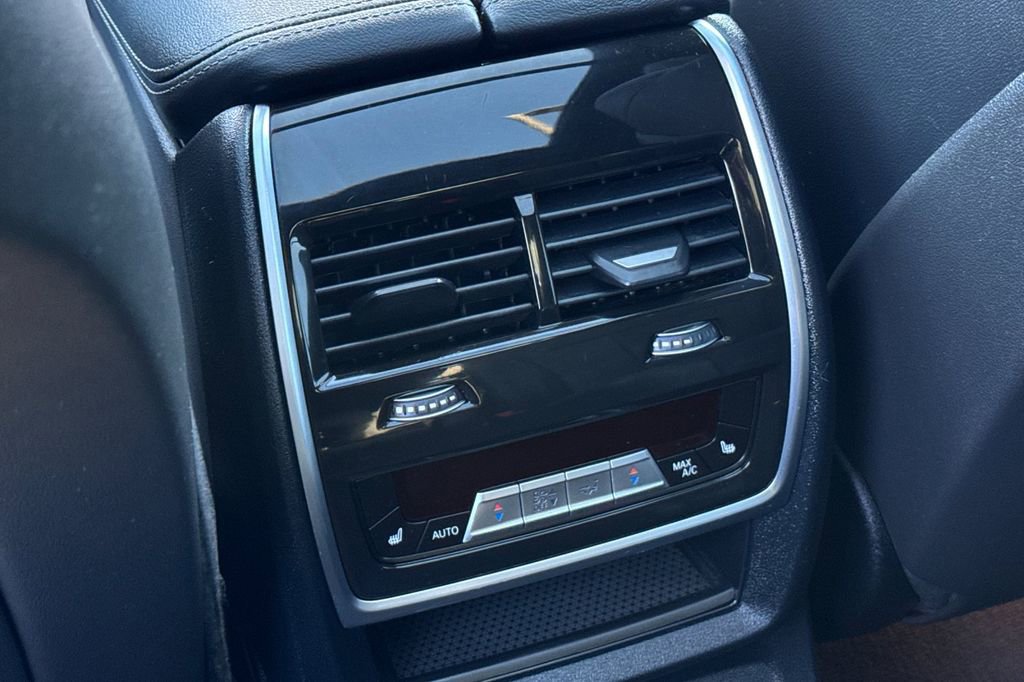 Used 2022 BMW X7 xDrive40i w/ M Sport Package image 13