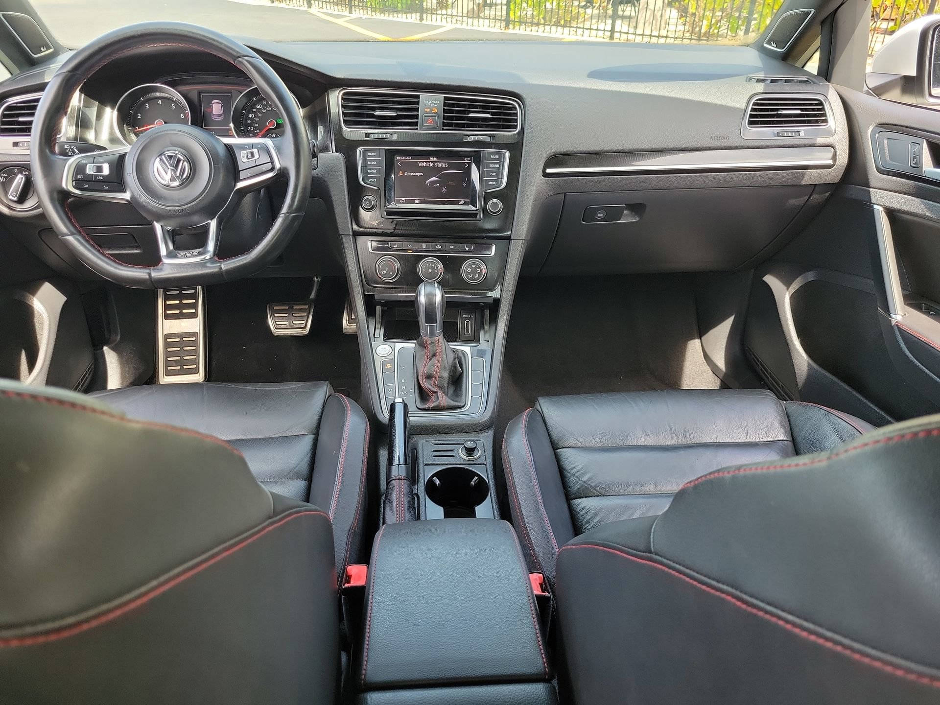 Used 2015 Volkswagen Golf 4-Door FWD image 14