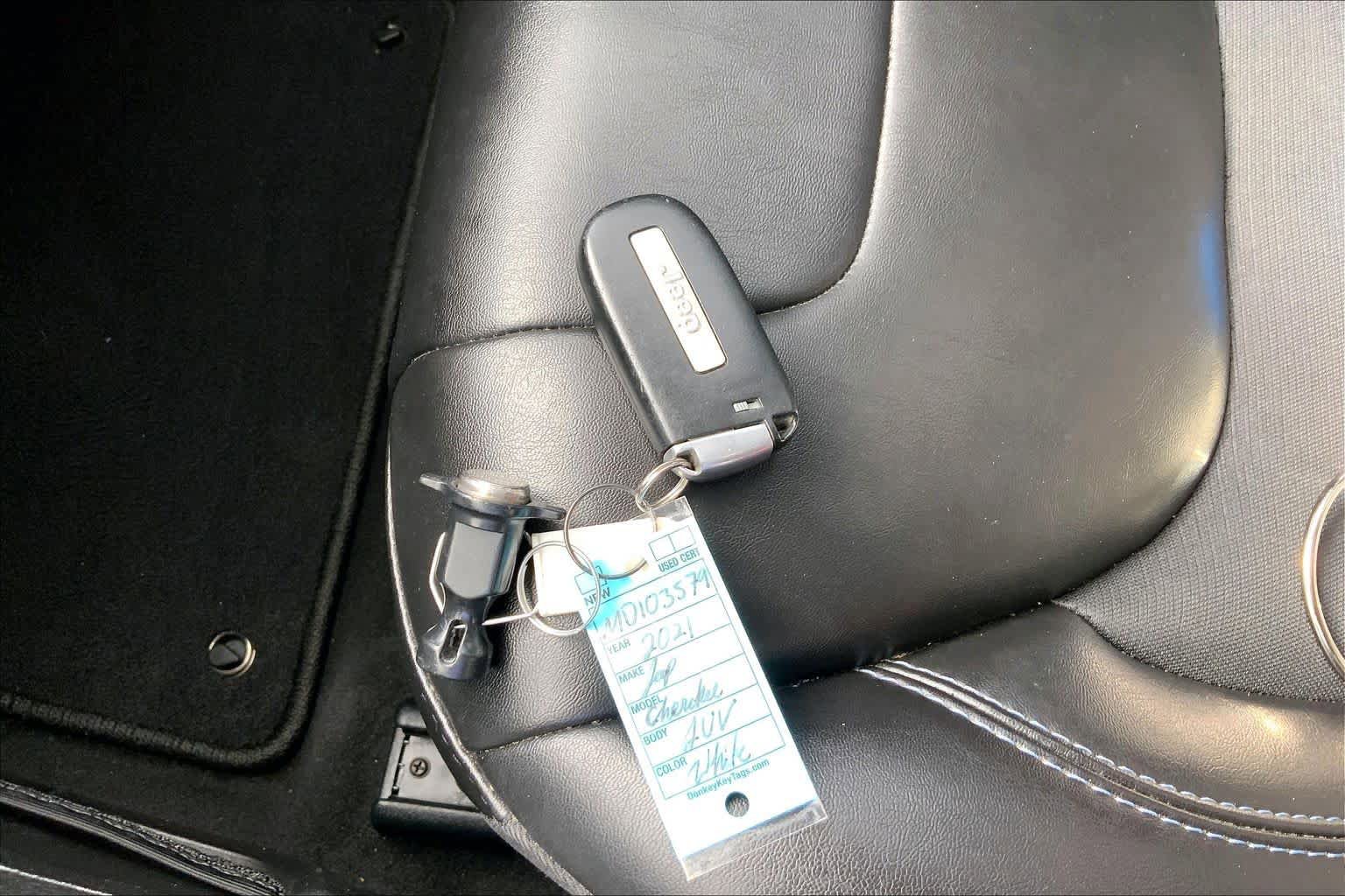 Used 2021 Jeep Cherokee Latitude Plus FWD image 14