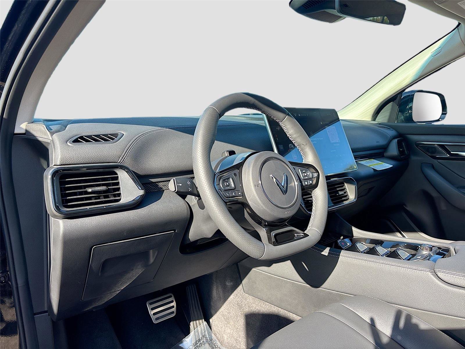 New 2025 VinFast VF 8 Eco image 9