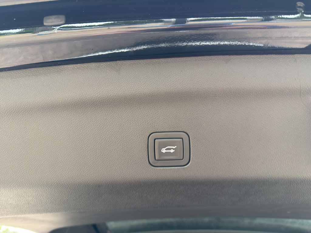Used 2024 Chevrolet Tahoe LT w/ Luxury Package RWD image 11