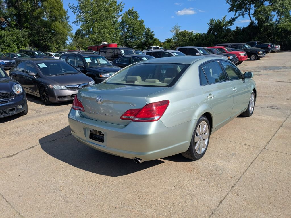 Used 2005 Toyota Avalon XLS FWD image 6